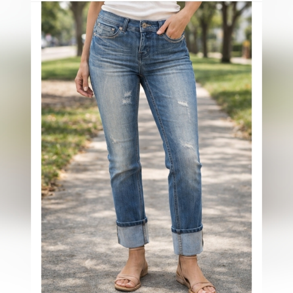 Almost Famous Distressed Cuffed Capri Jeans Size 9 Stretch Crop Denim
